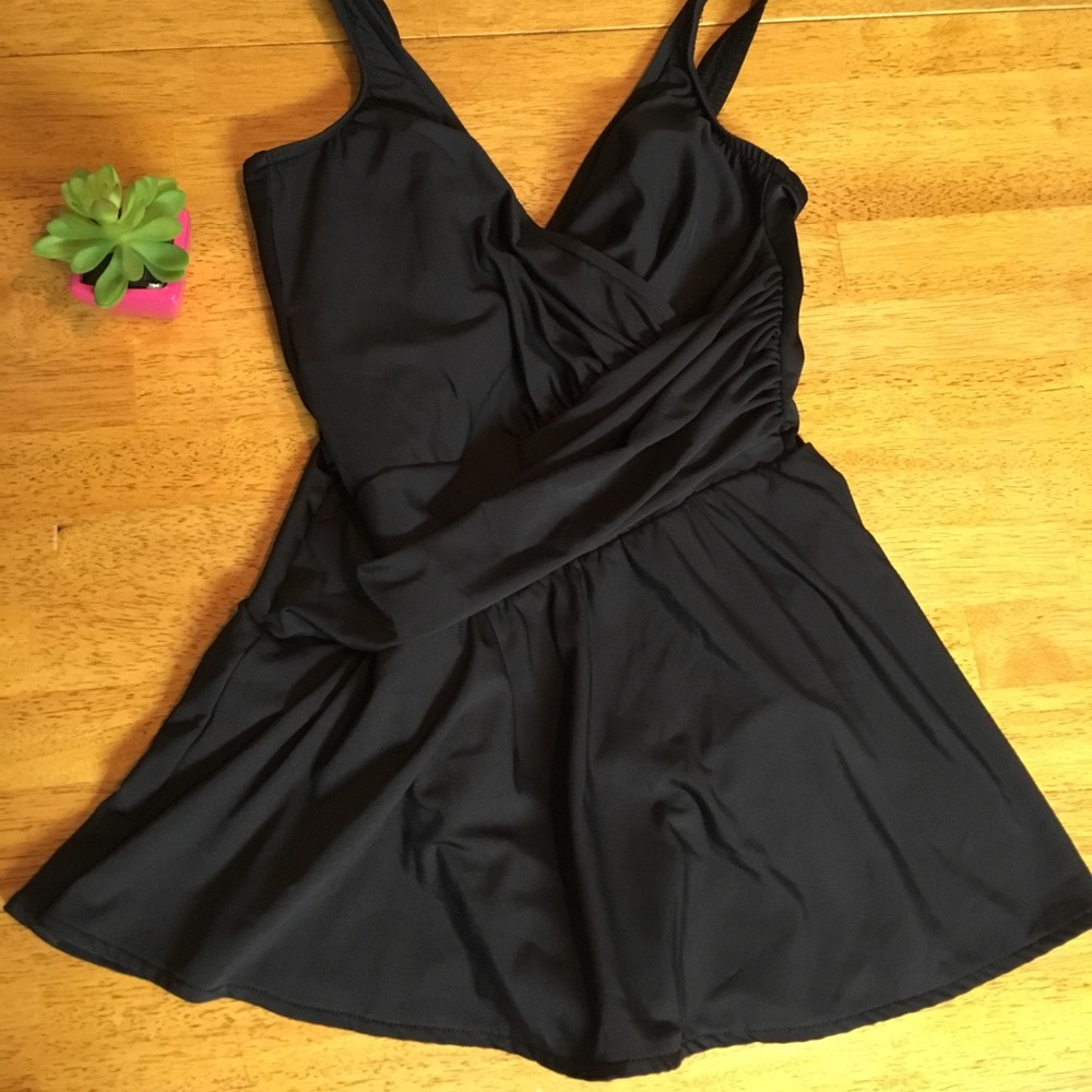 Miraclesuit EUC skirted tank swim dress 10 black